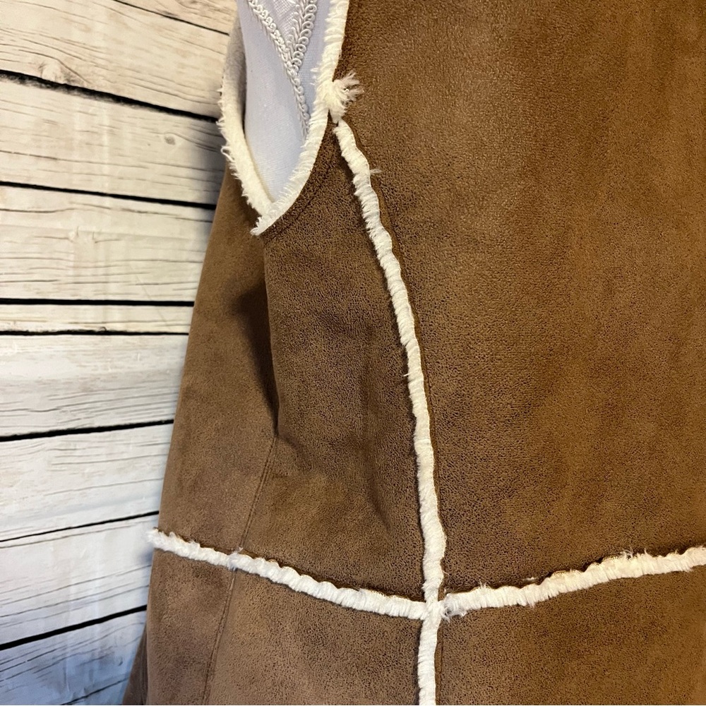 Jones New York Brown and Cream Faux Fur Vest - Picture 8 of 12